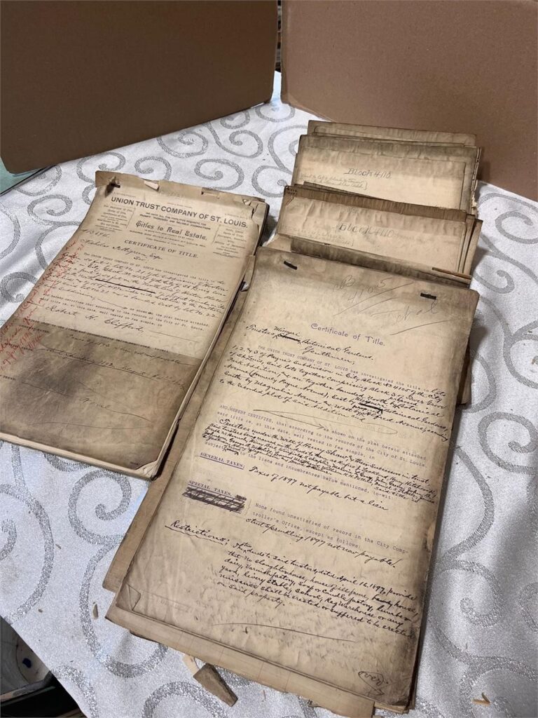 SecondHand StL Warehouse Auction- 013